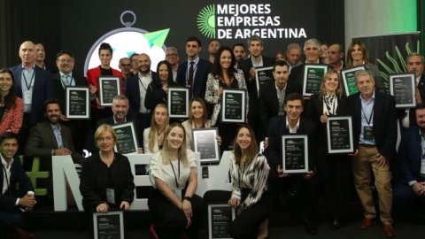 Deloitte, Santander y UCEMA reconocen a pequeñas y medianas empresas