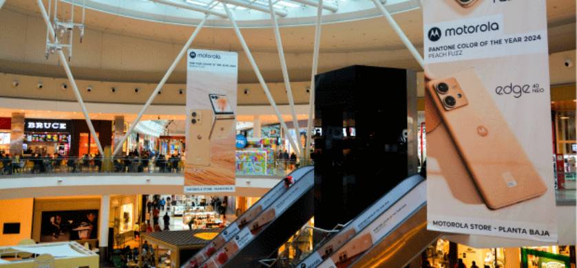 Grupo Vía llevó la campaña de Motorola y Pantone al Tortugas Open Mall