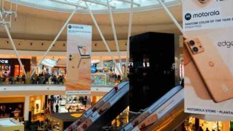 Grupo Vía llevó la campaña de Motorola y Pantone al Tortugas Open Mall