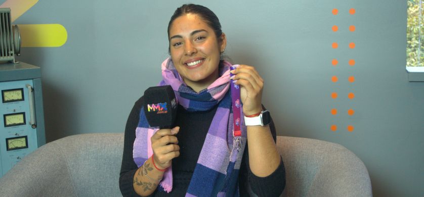 Acqua FM entregó una moto a la ganadora del programa de beneficios de la radio