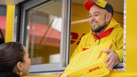 DHL Express abre su primer punto de venta móvil sustentable en Argentina
