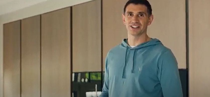 "Polarizados" el nuevo trabajo de bplay y Niña junto a Dibu Martínez