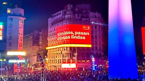 McDonald's festejó junto a la selección Argentina en el Obelisco con una acción desarrollada por Latcom