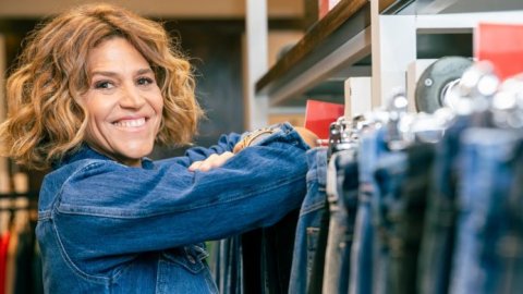 El furor del total denim en “Locas x el jean”, la nueva serie de Más Chic