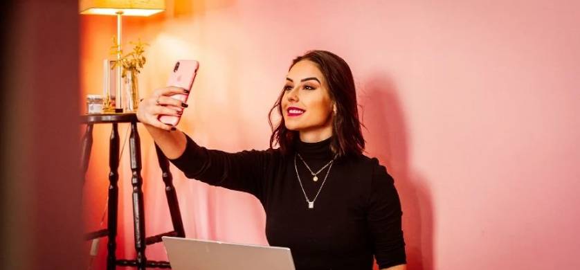Por primera vez desde la pandemia, se desinfla la influencia en las compras de los influencers