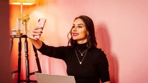 Por primera vez desde la pandemia, se desinfla la influencia en las compras de los influencers