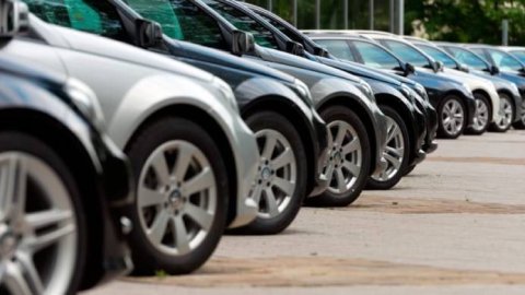 Stellantis, Volkswagen y Renault: las marcas de automoción que más invierten en publicidad en España