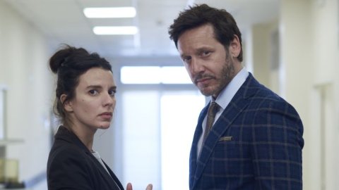 Disney+ estrenó la serie original de suspenso “La voz ausente”