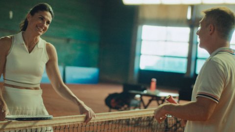 Santander y Don lanzan un nuevo comercial protagonizado por Gaby Sabatini y Adrián Suar
