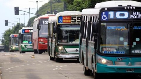 Casi 7 de cada 10 argentinos utilizan el colectivo para ir a trabajar