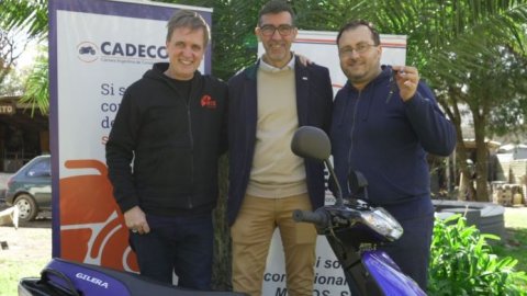 RSE Grupo Indalo gestionó la donación de una moto a la Fundación Reto a la Vida