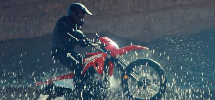 ¿Por qué la nueva moto de Honda se llama Tornado? Nueva campaña de Almacén