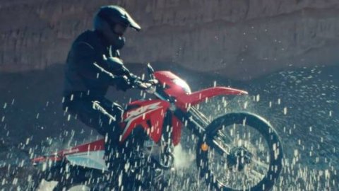 ¿Por qué la nueva moto de Honda se llama Tornado? Nueva campaña de Almacén