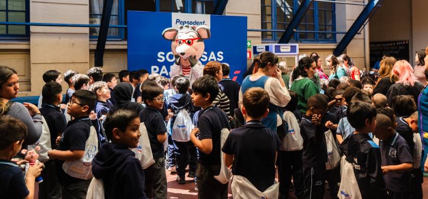 “100 Años,100 Colegios”: Pepsodent celebró el cierre de su programa “Sonrisas para Chile”