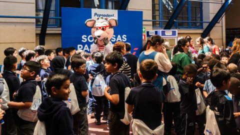 “100 Años,100 Colegios”: Pepsodent celebró el cierre de su programa “Sonrisas para Chile”