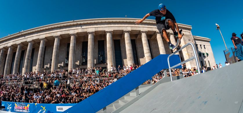 La élite del skate conquistó la Facultad de Derecho