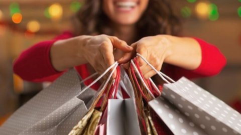 Fiestas de Fin de Año: los consumidores quieren usar la IA Generativa para hacer sus compras