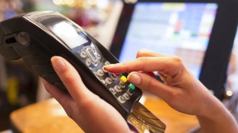 Ya se puede pagar la propina con tarjetas en Argentina