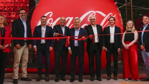 Coca-Cola Andina Argentina inaugura una nueva línea de envases retornables en Mendoza