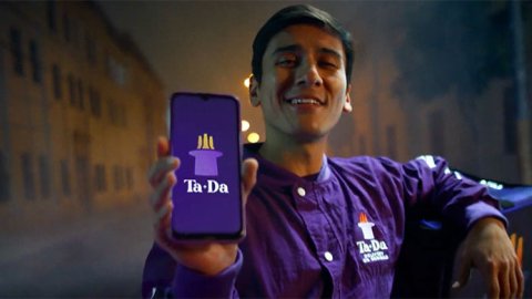 “Cervezas heladas a la puerta de tu casa”, lo nuevo de The Juju para TaDa