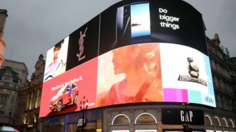 Publicidad OOH 2025: innovación, tecnología y experiencias interactivas