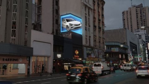 Se instaló la primera pantalla 3D para publicidad de la Argentina
