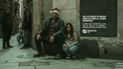 "Bad Santa", la campaña de Reinserta que llama a proteger a las infancias de la violencia del crimen organizado
