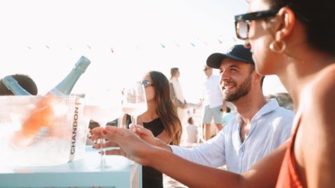 Chandon Summer Roads dio inicio a la temporada de verano con sunsets en Punta del Este