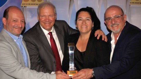 Mayorista Yaguar ganador del Premio Mercurio en la categoría Retail
