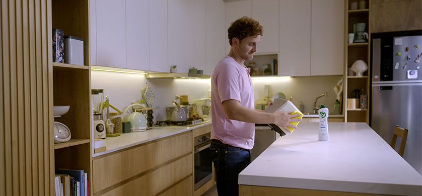 The Juju presenta “Re enamorate de tus cosas”, la campaña de Cif Crema por San Valentín