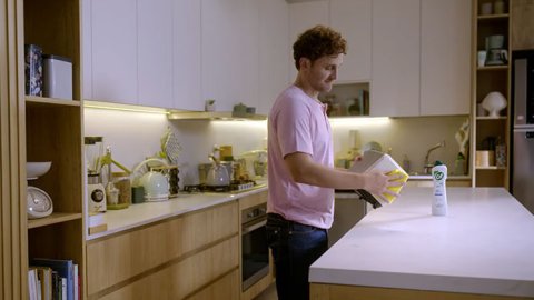 The Juju presenta “Re enamorate de tus cosas”, la campaña de Cif Crema por San Valentín