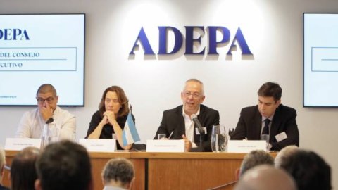 Martín Etchevers destacó la importancia de la sustentabilidad y la innovación en la apertura de la Junta de Directores de ADEPA
