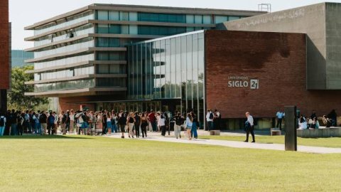 La Universidad Siglo 21 celebra su aniversario número 30 con un encuentro en su campus