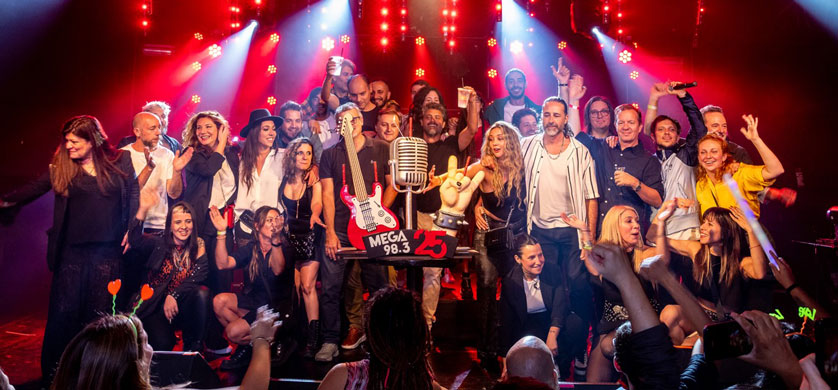 Mega celebró 25 años junto a su equipo, oyentes y grandes artistas
