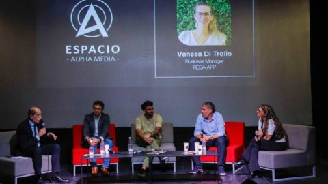Alpha Media inauguró su nuevo espacio de debate con un encuentro sobre finanzas y tecnología