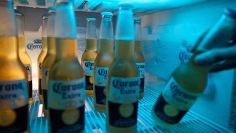 Corona presenta Natural Freezers, una innovación para reducir el consumo eléctrico en México