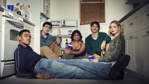 Disney+ presenta el tráiler de “Adultos”, la nueva serie de comedia original de FX