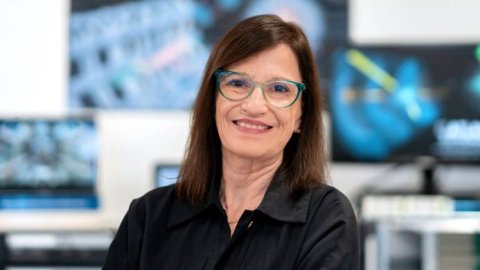 La argentina María Teresa Dova recibe el Premio Internacional L'Oréal-UNESCO