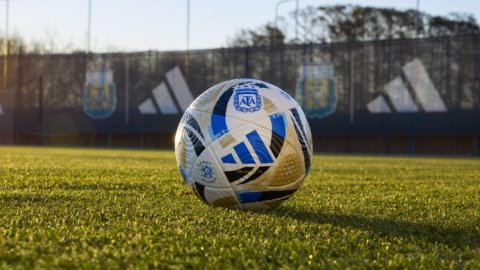 Adidas presenta la nueva pelota oficial de la AFA