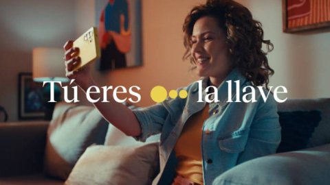 Coppel renueva su imagen con una campaña institucional creada por The Juju
