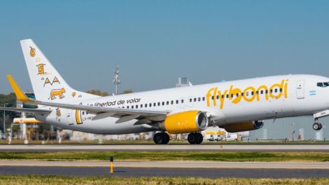 Flybondi vuelve a operar en Paraguay y aterriza en Encarnación