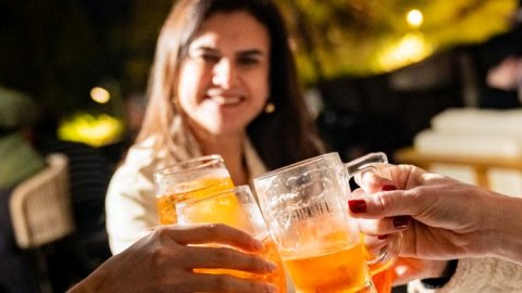 Paraguay: acción de Oniria\TBWA y uela Bar por el Día de la Amistad