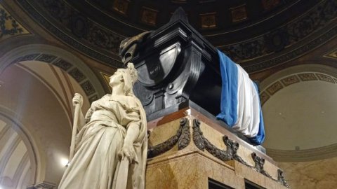 26 HISTORIA presenta "El misterio del ataúd de San Martín"
