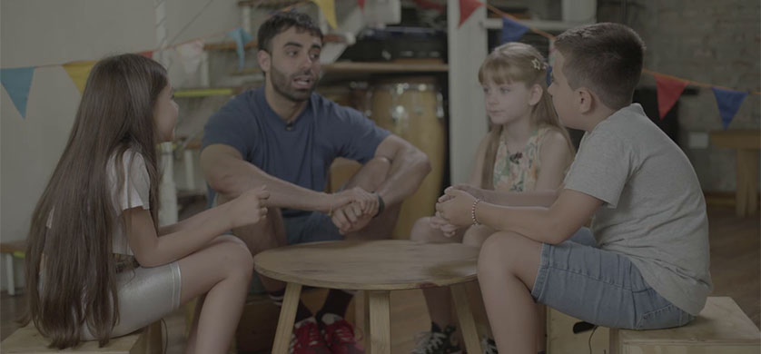 Día de la Niñez: Escuela Plus estrena “Explora Filosofía”, con Eial Moldavsky