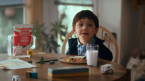 La Serenísima y CraveroLanis presentan su nueva campaña: "Leche Fresca"