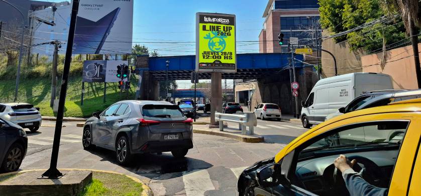 Sarmiento amplía su circuito de tótems digitales en la ciudad de Buenos Aires
