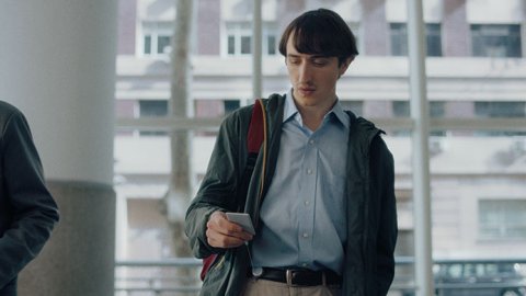 "Bienvenido a la adultez": la nueva campaña de La América para Swiss Medical