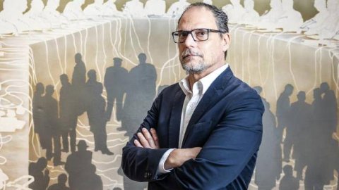 Medios impresos en tiempos digitales: El País de España reabre el debate