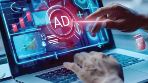 WARC eleva sus previsiones: la inversión publicitaria global crecerá 7,4% en 2025