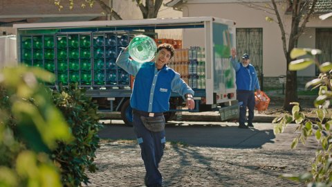 “60 años llevando amor a tu puerta”, la nueva campaña de IVESS y Merci Advertising
